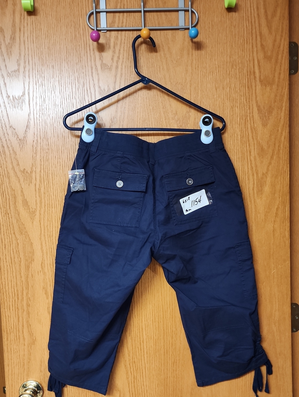 Sonoma Navy Blue Cargo Capris with Back Flap Pockets 6x18 nwt number 1154